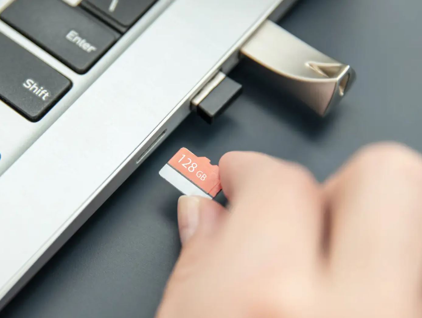 Tìm Hiểu Về Các Cổng Kết Nối Trên Laptop Tìm Hiểu Về Các Cổng Kết Nối Trên Laptop