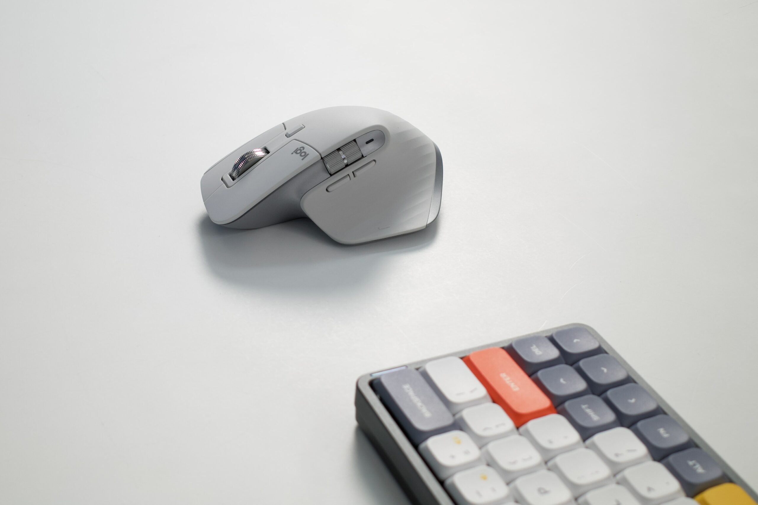 Trên Tay Logitech Mx Master 3S: Màu Trắng Trang Nhã, Nút Bấm Rất Êm, Độ Nhạy Cao Hơn Và Chỉnh Được Trên Tay Logitech Mx Master 3S: Màu Trắng Trang Nhã, Nút Bấm Rất Êm, Độ Nhạy Cao Hơn Và Chỉnh Được