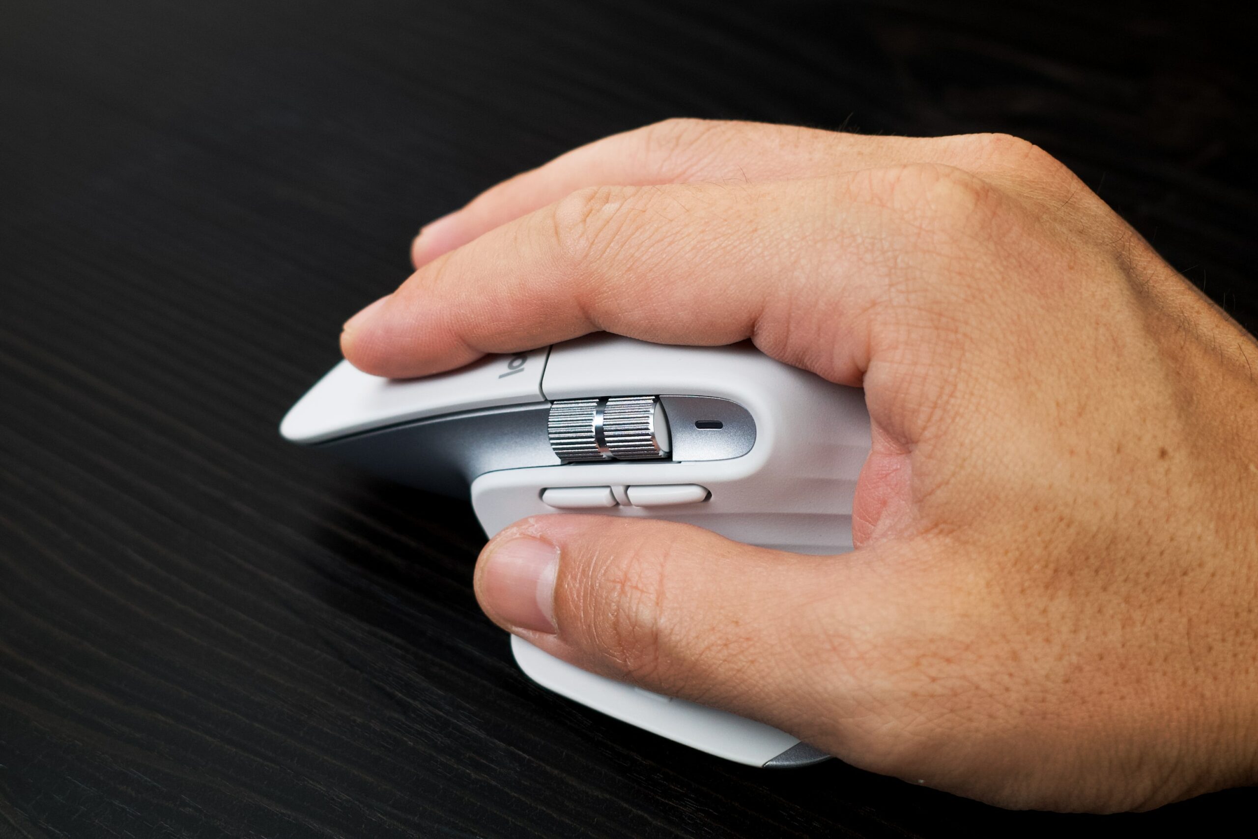 Trên Tay Logitech Mx Master 3S: Màu Trắng Trang Nhã, Nút Bấm Rất Êm, Độ Nhạy Cao Hơn Và Chỉnh Được Trên Tay Logitech Mx Master 3S: Màu Trắng Trang Nhã, Nút Bấm Rất Êm, Độ Nhạy Cao Hơn Và Chỉnh Được