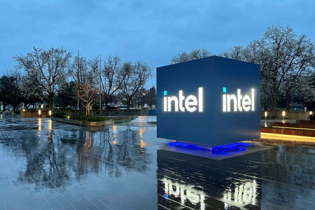 Intel Can Nhac Viec Chia Tach Cac Bo Phan Khi Kho Khan Tai Chinh Keo Dai
