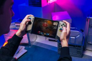 Handheld Gaming Pc Msi Claw Trở Lại Với Lunar Lake Và 32Gb Ram