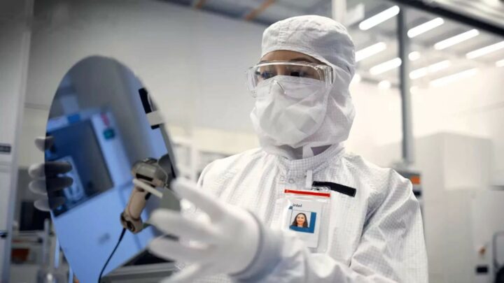 Intel đối mặt với Khủng hoảng Sản xuất Chip: Hợp tác với TSMC có phải là giải pháp?