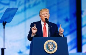 Thị Trường Laptop Chao Đảo Khi Trump Tạm Hoãn Thuế 90 Ngày Nhưng Tăng Thuế Trung Quốc Lên 125%