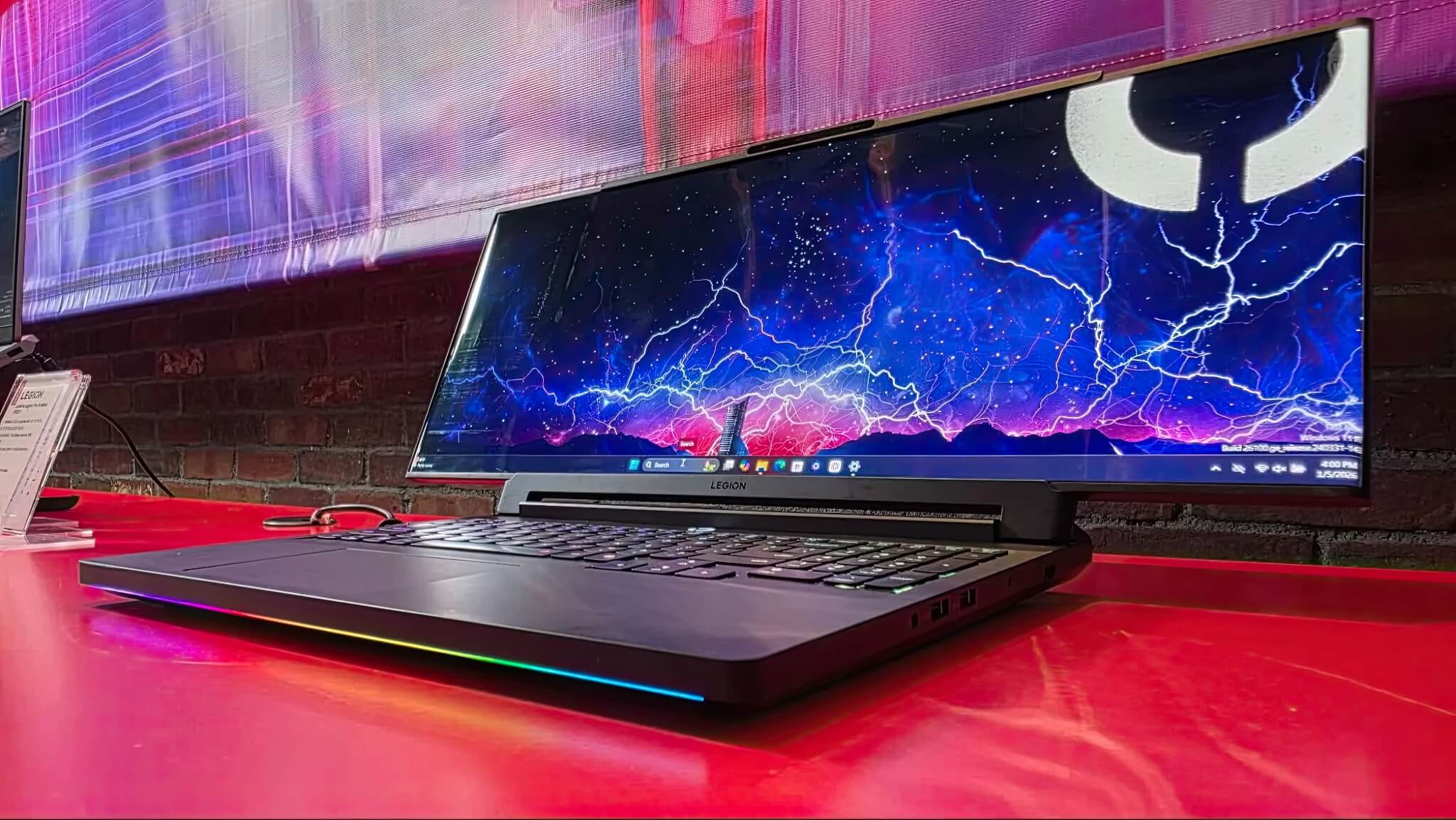 Lenovo Legion Pro Rollable Laptop Gaming Man Hinh Cuon Doc Dao Lenovo Legion Pro Rollable - Laptop Gaming Màn Hình Cuộn Độc Đáo