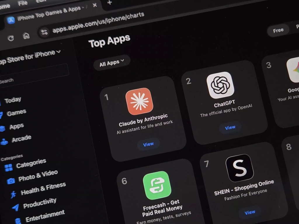 Claude Soan Ngoi Chatgpt Dan Dau App Store Nho Drama Quan Su Featured Claude Soán Ngôi Chatgpt Dẫn Đầu App Store Nhờ Drama Quân Sự
