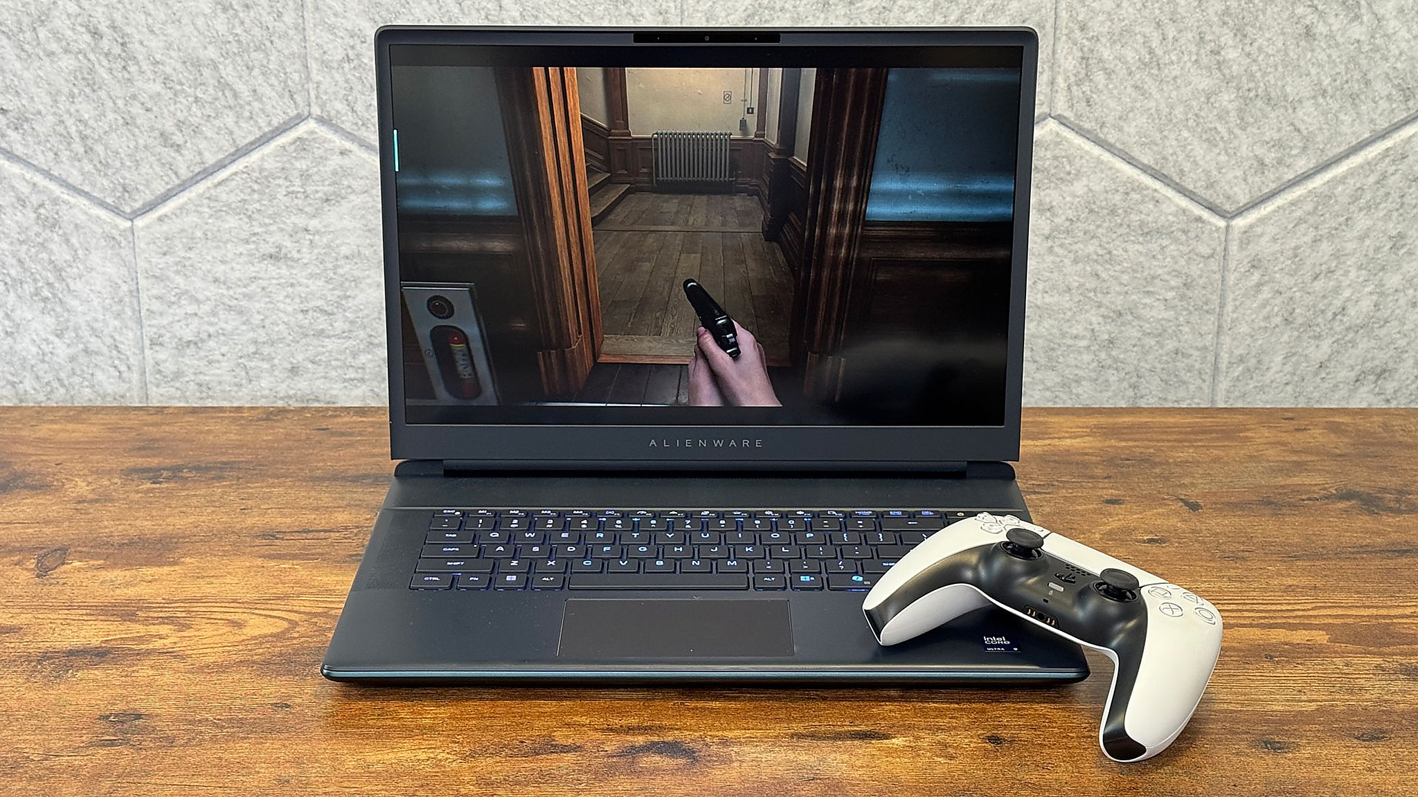 Alienware 16 Area 51 Oled 2026 Them Man Dep Trai Nghiem Game Co Khac Màn Oled Đem Lại Khác Biệt Gì Trong Sử Dụng Hằng Ngày?