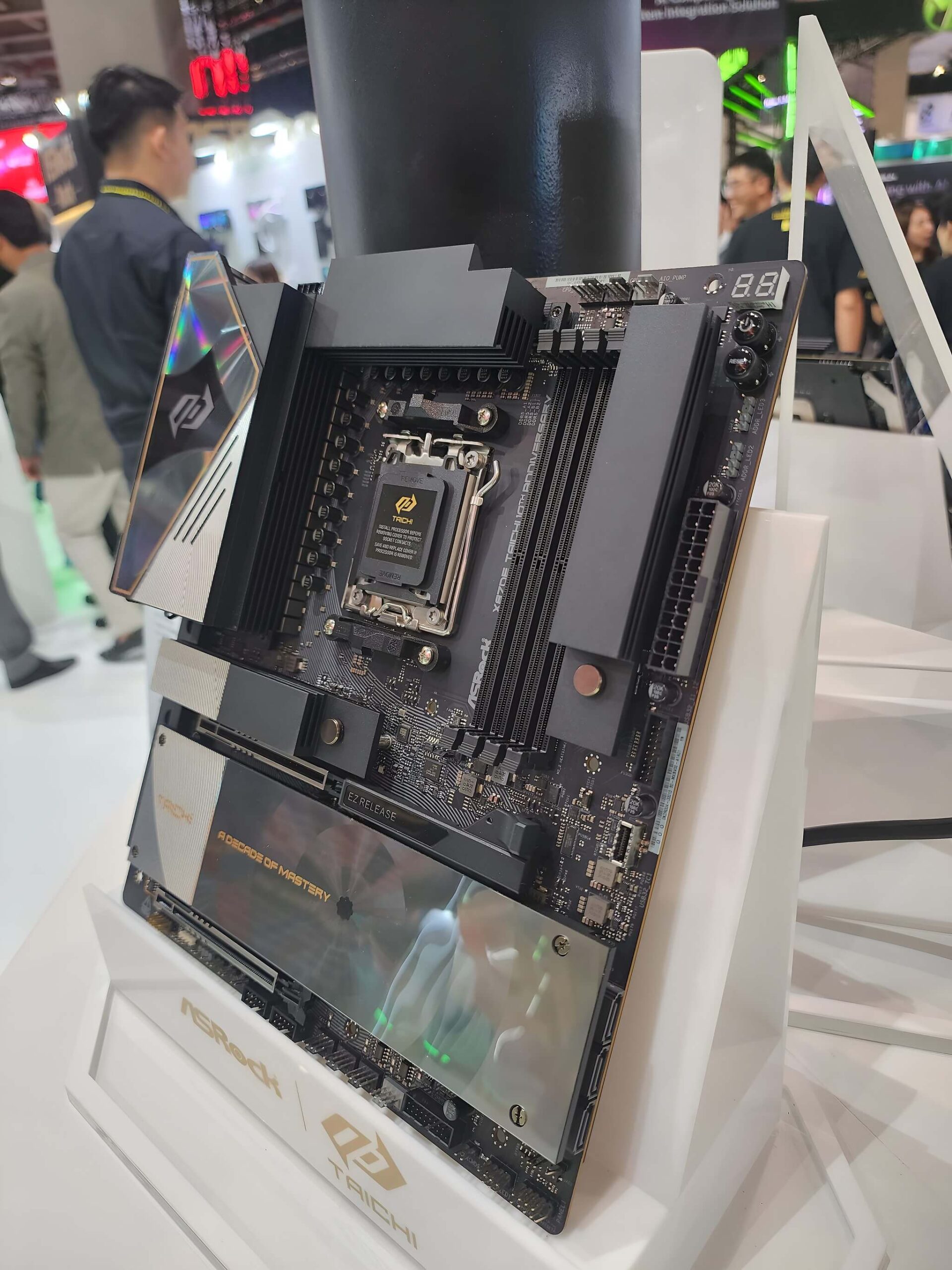 Asrock Taichi Kỷ Niệm 10 Năm Đáng Nhớ: Bo Mạch Chủ, Card Đồ Họa Mới
