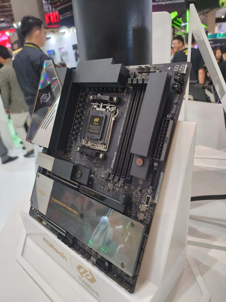 ASRock Taichi kỷ niệm 10 năm đáng nhớ: bo mạch chủ, card đồ họa mới